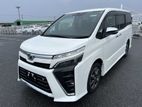 Toyota Voxy NonHybrid Zs Kiramki 2020
