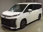 Toyota Voxy Pearl 2023