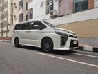 Toyota Voxy PEARL ZS KIRAMEKI 2019