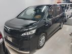 Toyota Voxy Push Hybrid 2door p. 2019