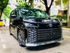 Toyota Voxy S-Z Hybrid 2022