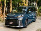 Toyota Voxy sg hybrid grey 2022