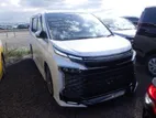 Toyota Voxy SZ Hybrid Pearl 2022
