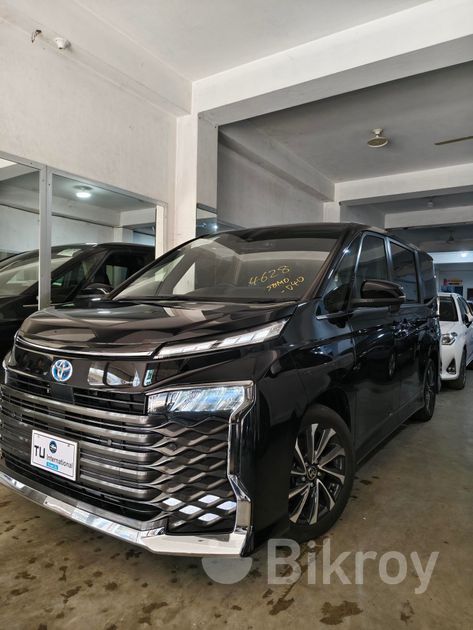 Toyota Voxy SZ KERAMEKI 2022 for Sale in Baridhara | Bikroy