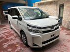Toyota Voxy V PKG PEARL / 2020