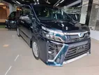 Toyota Voxy Zs karamik 2020