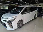Toyota Voxy Zs karamik 2020