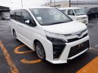 Toyota Voxy zs karamike 2020