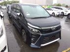 Toyota Voxy ZS Kira. Mica Blue 2020