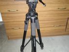 Tripod TR688V