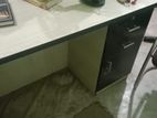 টেবিল এবং চেয়ার