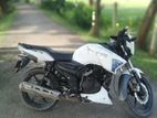 TVS Apache RTR গারিটি সাদা 2015