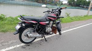 Bajaj Discover 125 ১০ বছরের কাগজ 2018 for Sale