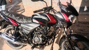 Bajaj Discover 125 red and black 2018 for Sale