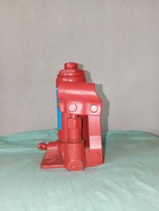 একটি দুই টনের জ্যাক বিক্রি হবে for Sale