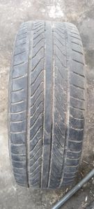 একটি পুরাতন টায়ার বিক্রয়। ১৫ সাইজ। for Sale