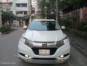 Honda Vezel Z Package Pearl 2015 for Sale