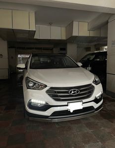 Hyundai Santa Fe . 2015 for Sale