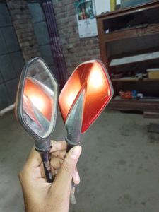 লুকিং গ্লাস ও হেন্ডেল গুটলি for Sale