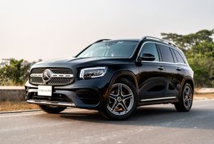 Mercedes-Benz GLB 200 in Black Metallic 2023 for Sale