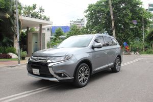 Mitsubishi Outlandar 7 Seat 4WD Sunroof 2016 for Sale