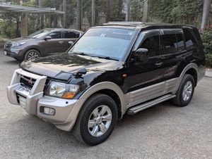 Mitsubishi Pajero V73 With Sunroof 2002 for Sale