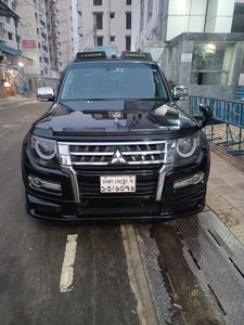 Mitsubishi Pajero V93 sunroof jeep 2010 for Sale