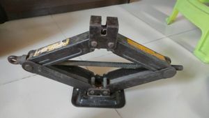 Noah car jack / lifter for Sale