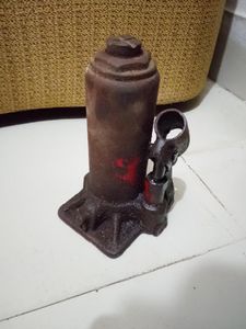 Car jack for Sale