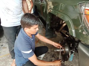 গাড়ির রিপেয়ার করা হয় for Sale