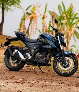Suzuki Gixxer 250 9900 km chulse 2024 for Sale Suzuki Gixxer 250 9900 km chulse 2024 for Sale