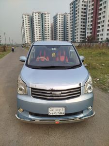 Toyota Noah ` 2012 for Sale