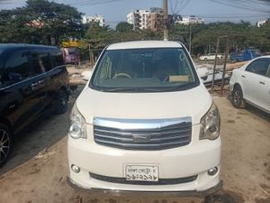 Toyota Noah . 2013 for Sale