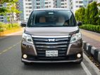 Toyota Noah Hybrid 2014