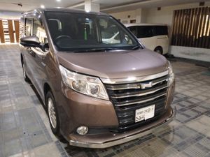 Toyota Noah HYBRID 2014 for Sale