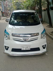 Toyota Noah Si 2011 for Sale
