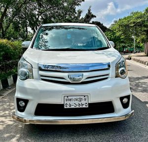 Toyota Noah SI Octane Drive 2011 for Sale