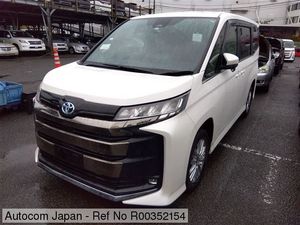 Toyota Noah SZ HYBRID PEARL 2022 for Sale