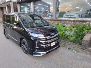 Toyota Noah SZ Package 2023 for Sale