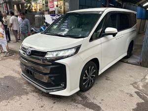 Toyota Noah SZ PKG PEARL / 2022 for Sale