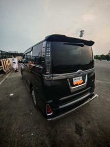 Toyota Noah VOXY 2017 for Sale