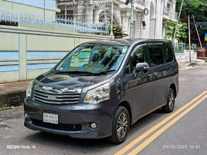 Toyota Noah X Smart 2 Door Auto 2011 for Sale