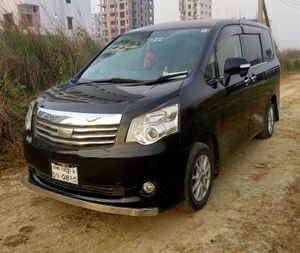 Toyota Noah ` 2010 for Sale