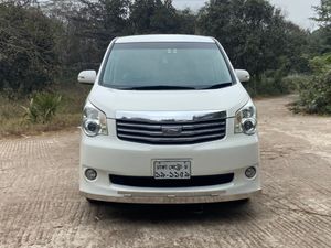 Toyota Noah X-Smart 2011 for Sale