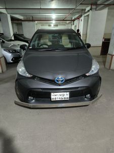 Toyota Prius Alpha (Hybrid) 2015 for Sale