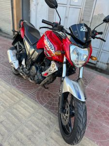 Yamaha FZS Dual pickup red 2015 for Sale