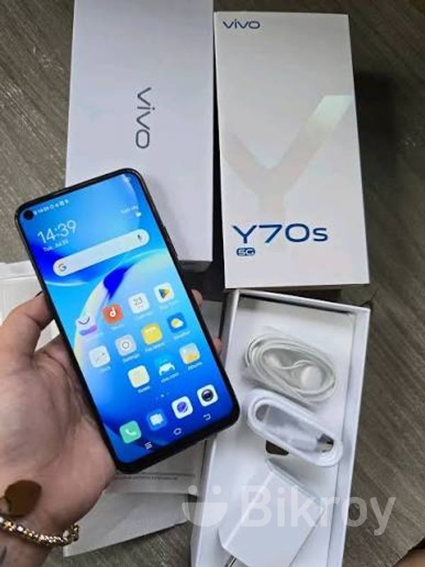 Enaga va uy bekasining jinsiy pornosi YouTubeda jinsiy erotika