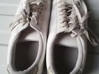 White Sneaker Shoe (EUR 40/US 7.5)