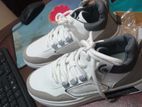 White sneaker shoe (Used)