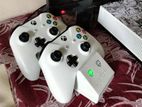 Super fresh Xbox one (1 TB) is up for grab